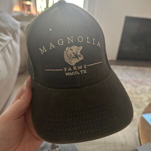 Magnolia hat